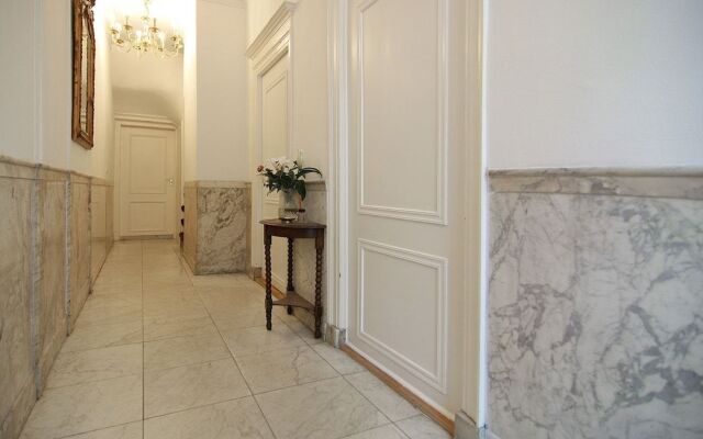 1637 Historic Canal View Suites
