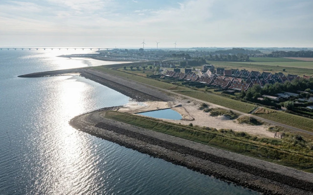 Villa in Colijnsplaat by the Lake