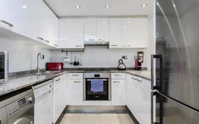 Stylish 2bed/2bath With Swimming Pool