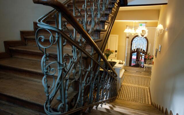 Leone Aparthotel