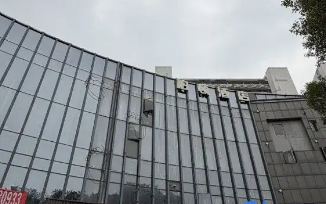 Burton Hotel (Shanghai Songjiang Jiuting Subway Station Branch)