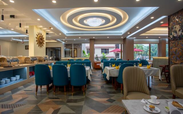 The Avenue Grand
