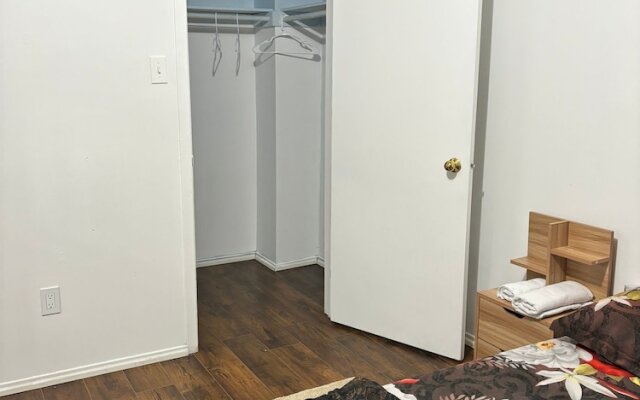 Queen room near Sheridan College