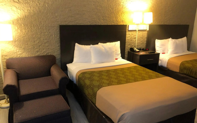Econo Lodge Metro