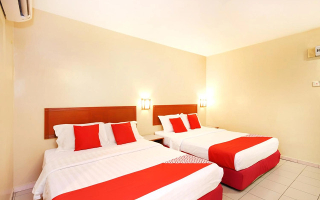Super OYO 447 Comfort Hotel Meru
