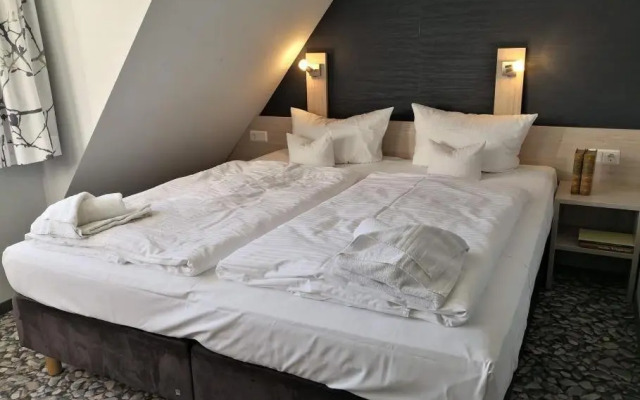 Die Remise Brillant RE-14