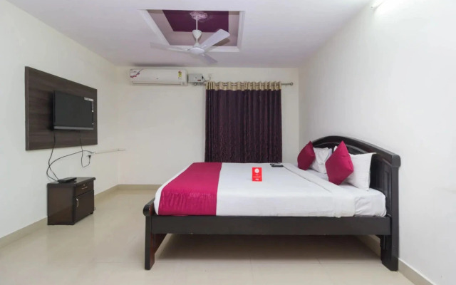 OYO 4183 Apartment Queens Court