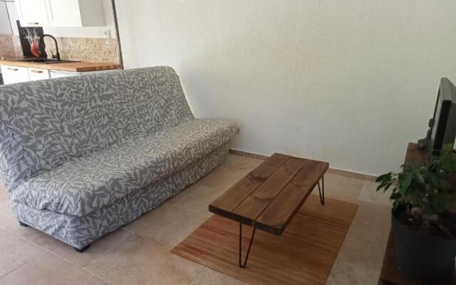 Bas de villa au chant des cigales