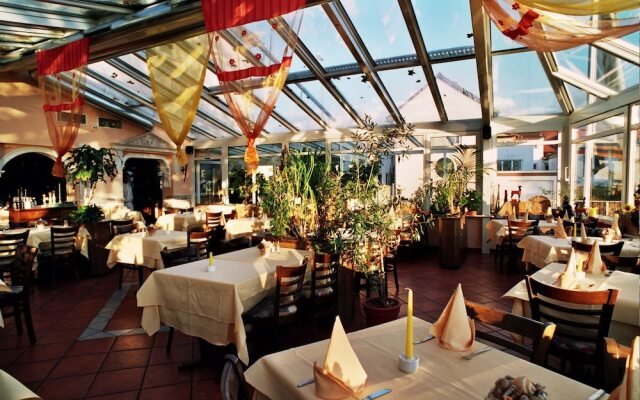 Angelis Pension - Restaurant zum grunen Baum