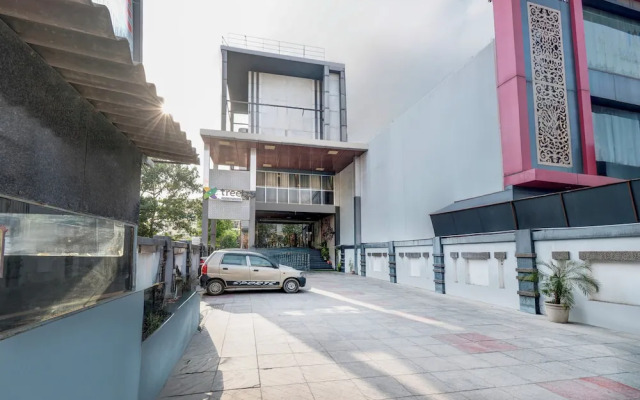 Treebo Riddhi Paradise - 15 mins from Airport