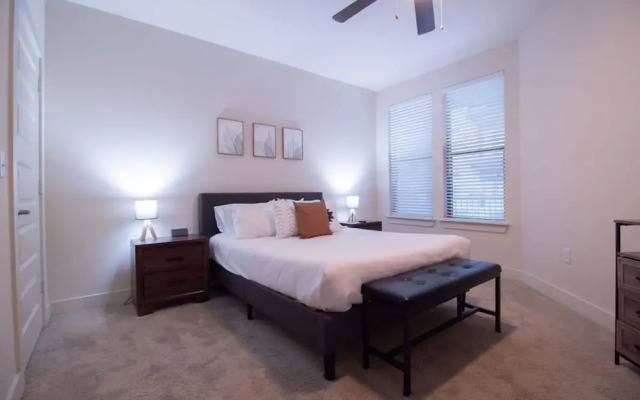 Revive Tanglewood Stunning 2BR in Uptown Houston
