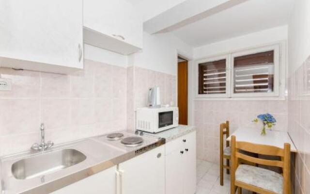 Apartment And Rooms Ivan