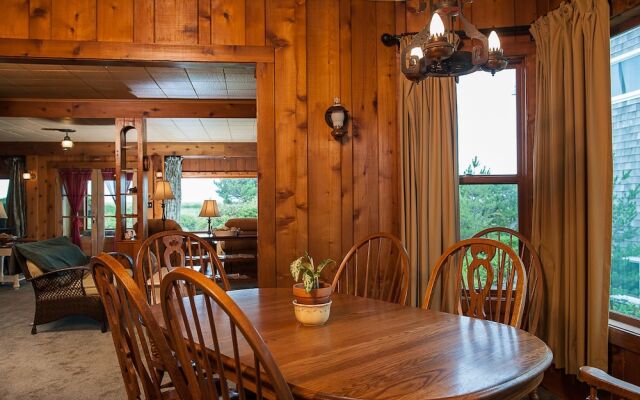 The Tides 4 Br home by RedAwning
