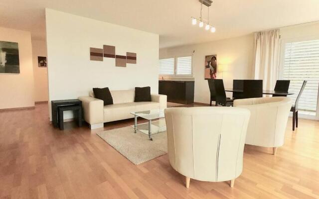 Spacious and bright 2 bedroom apartment with terrace