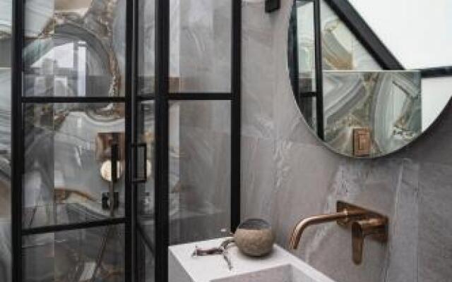 Golden Crown - Levin Iglut