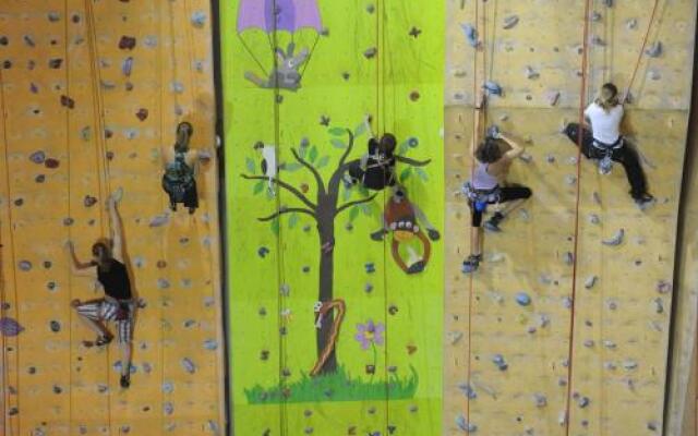 Hidden Gem close to hockey stadium with terrace