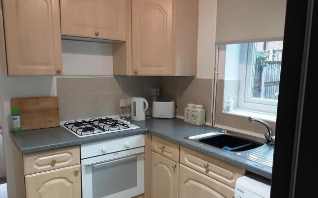 Pet Friendly - 7 Guests - Idyllic Village