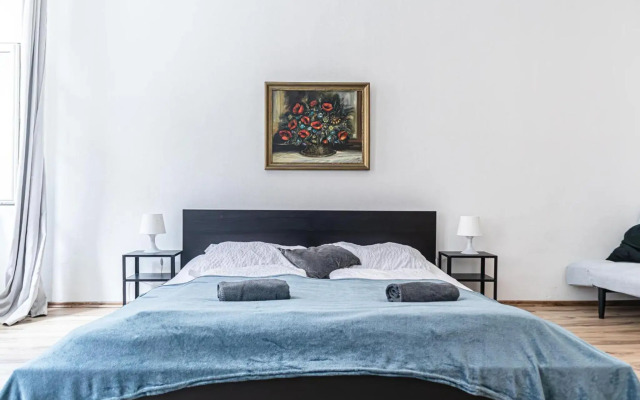 Budget Apartments Well connected to the Whole City