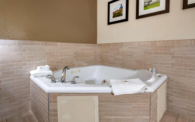 Comfort Inn & Suites DeLand - near University