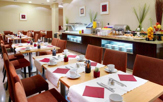 LATROUPE Grand Place Hostel
