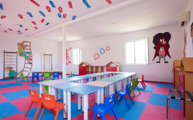 Corina Family Fun Club By Kispet HM