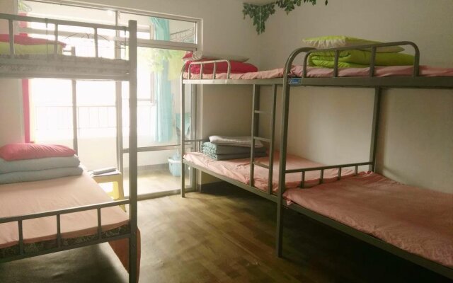 SevenColor Space Hostel