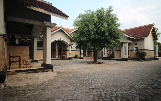 Hotel Lee by OYO Rooms