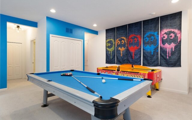 St012v: 10 Bed, Dinosaurs, Minions