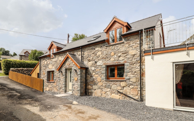 Llys Tirion