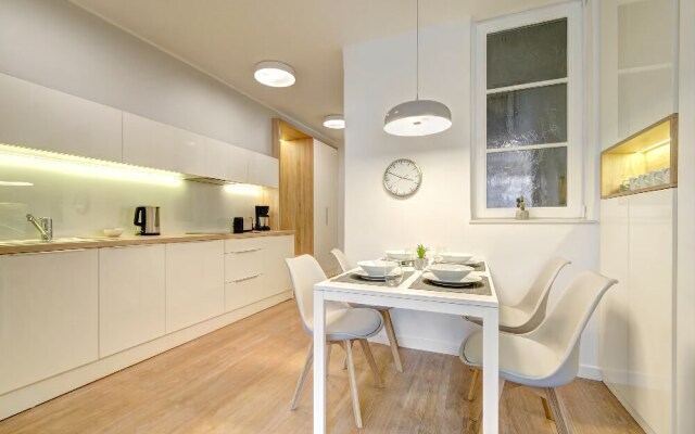 Dom & House Apartament Lawnicza