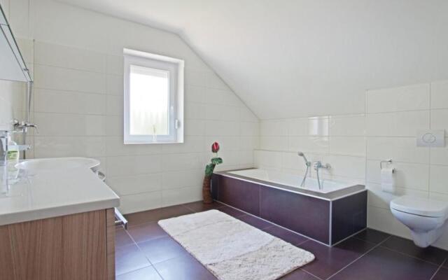 ID 4945 - Private Rooms