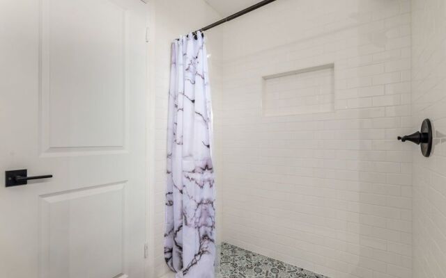 Glencove Mesa 4 Bedroom Home by RedAwning