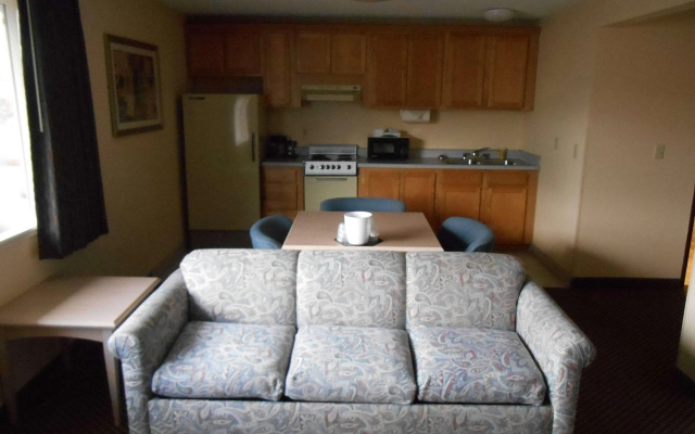 GuestHouse Inn & Suites Eugene / Springfield