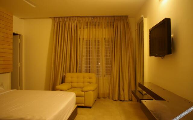 Roseline Suites - A Business Hotel