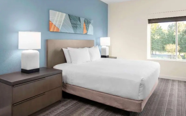Hyatt House Charlotte / Rea Farms