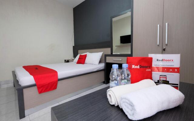 RedDoorz near Moro Mall Purwokerto