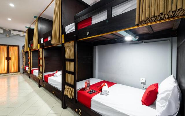 RedDoorz Hostel near Trans Studio Mall