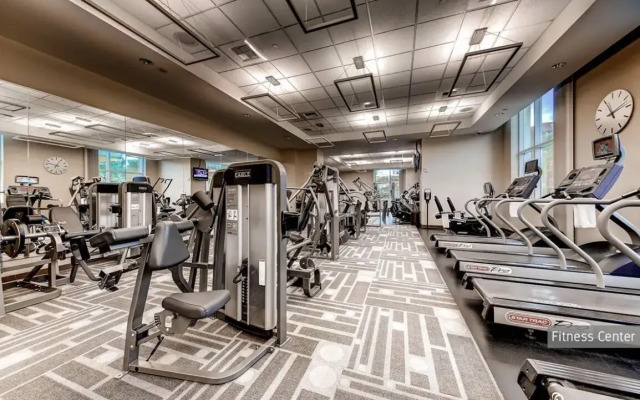 Premium Suite w/balcony at The Signature