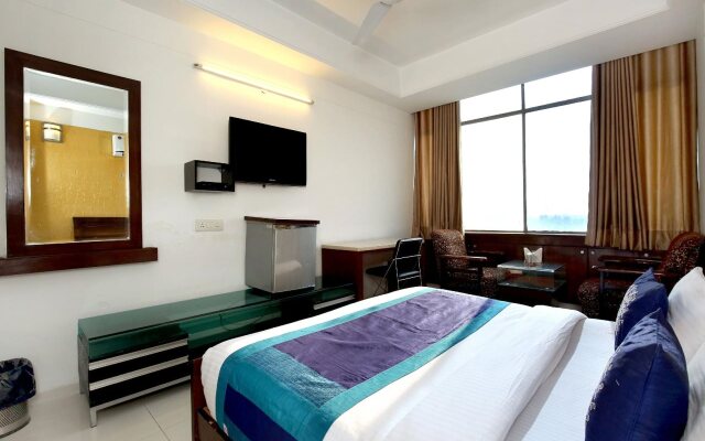 OYO 1496 Hotel Sky 5