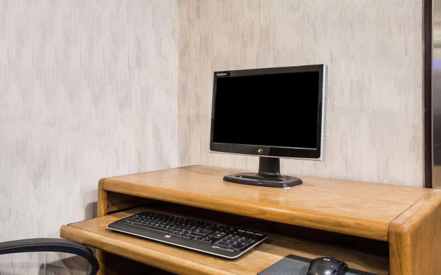 Days Inn by Wyndham Seattle Aurora