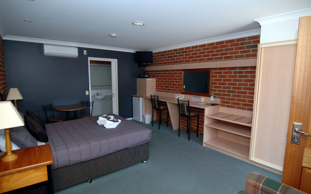 Poachers Paradise Motel