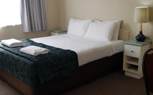 Earls Court Motel & Apartments