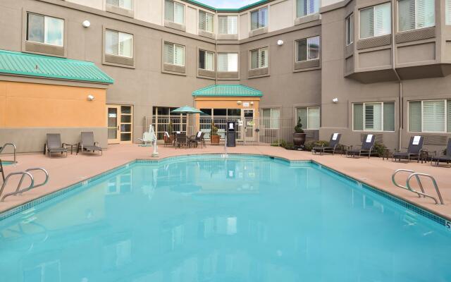 Holiday Inn Express & Suites Elk Grove Central - Hwy 99, an IHG Hotel