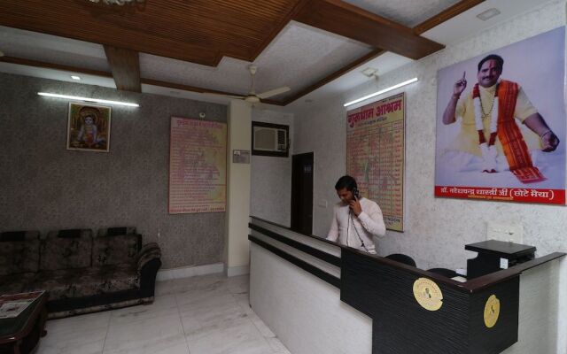 Oyo 30740 Hotel Gurudham Vrindavan