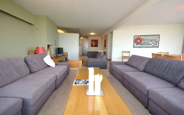Bright 3-bedroom Apartment With Sea View