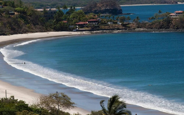Ocean View Condo - Few minute walk to the beach and restaurants