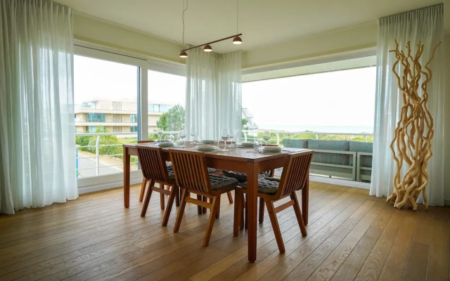 Spacious Apartment With Sea Views