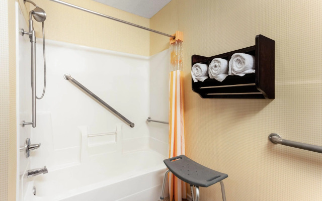 La Quinta Inn & Suites by Wyndham Frankfort