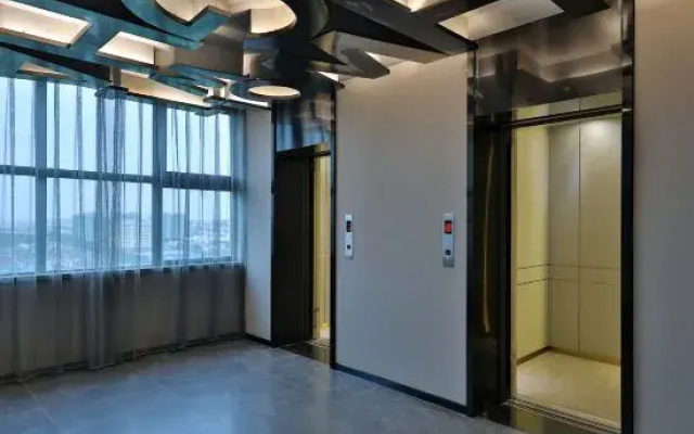 Orange Hotel (Shanghai Hongqiao Railway Station Jiuting)