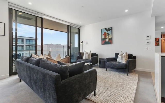 Sunny and Spacious in Wynyard Quarter